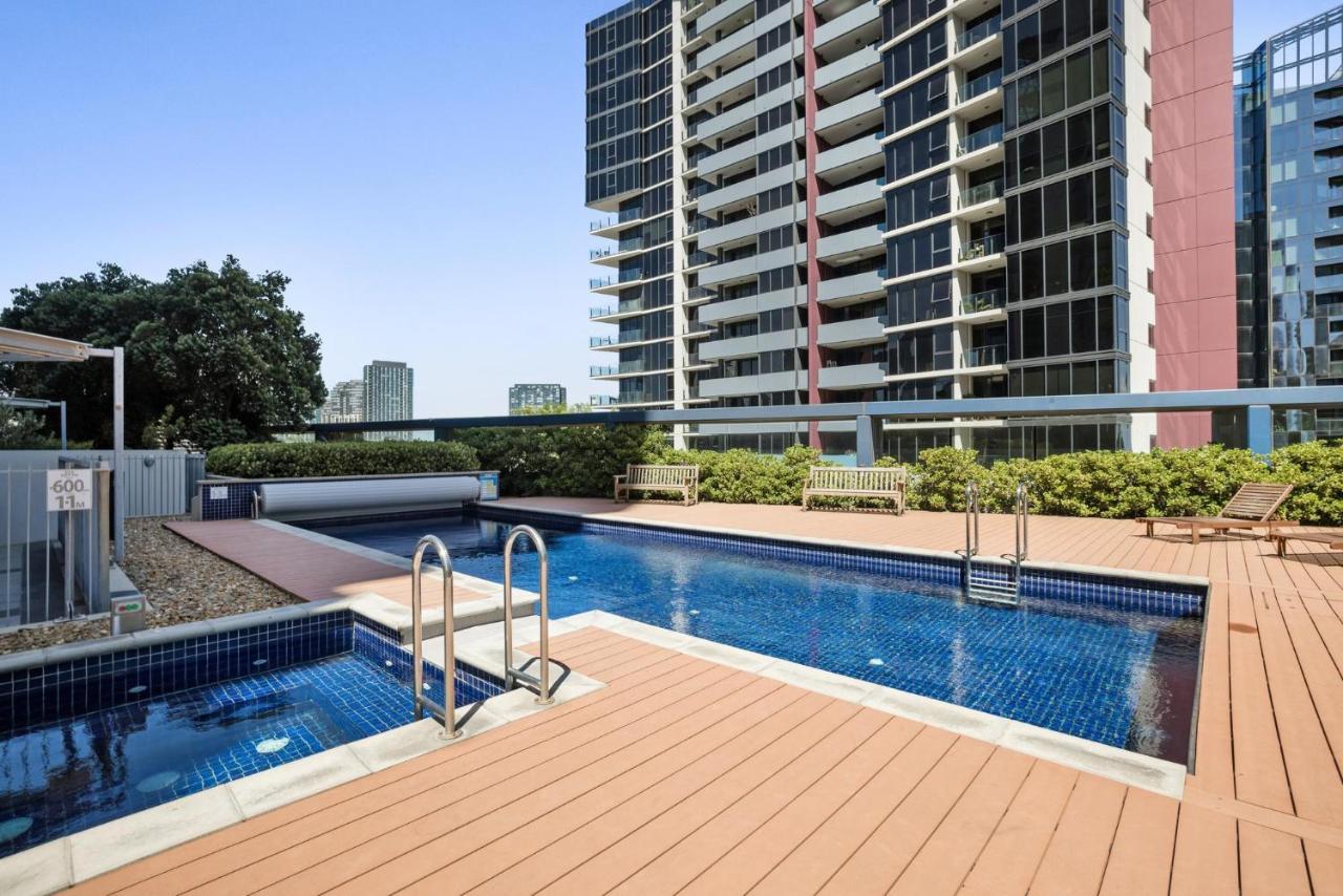 Spacious 1-Bed Unit In Heart With Gym And Pool Melbourne Exterior photo