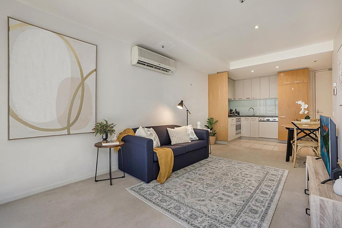 Spacious 1-Bed Unit In Heart With Gym And Pool Melbourne Exterior photo