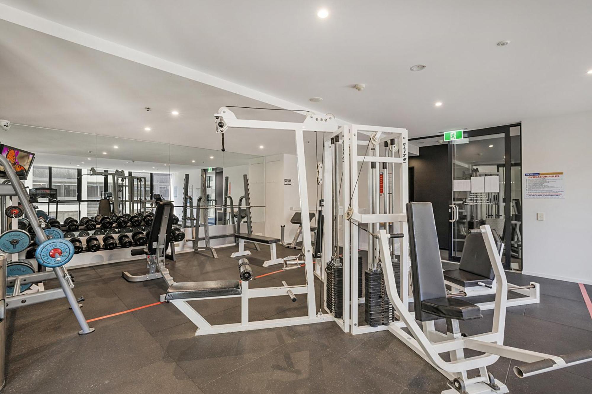 Spacious 1-Bed Unit In Heart With Gym And Pool Melbourne Exterior photo